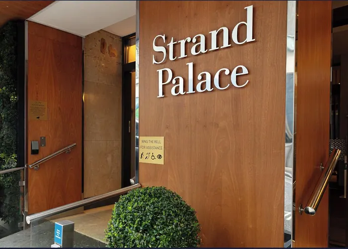 Strand Palace Hotel Londra